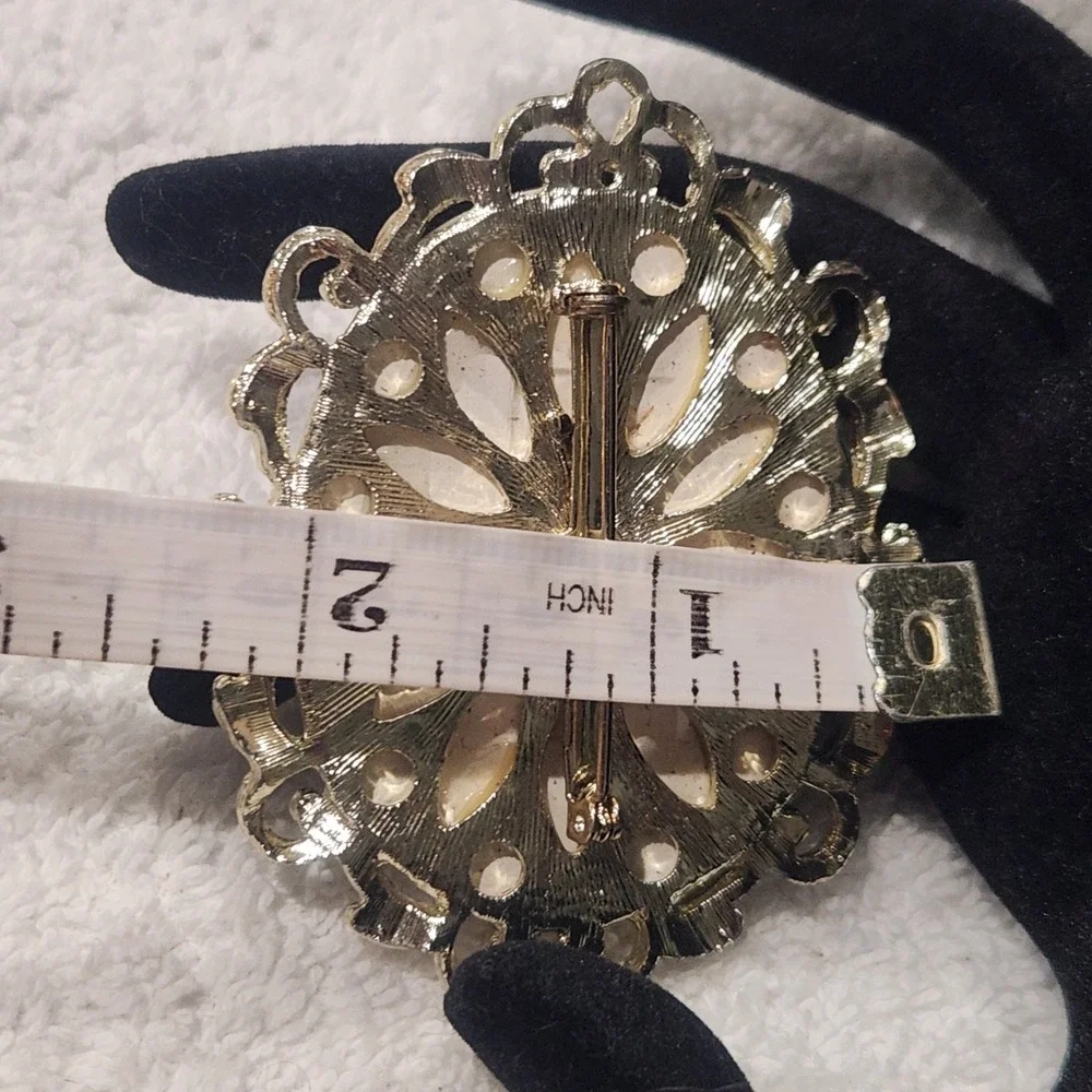 Vintage Fragonard Style Courting Couple Oval Brooch Gold Tone Filigree‎ Frame